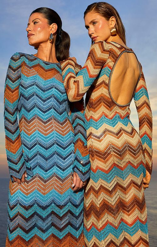 Vestido Tricot Longo Decote Costas Listras Furos Zig